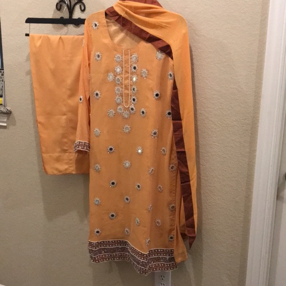 Pakistani/Indian 3 pieces outfit. Light Orange/Peach color. Shirt, pant, dupatta - Picture 2 of 2